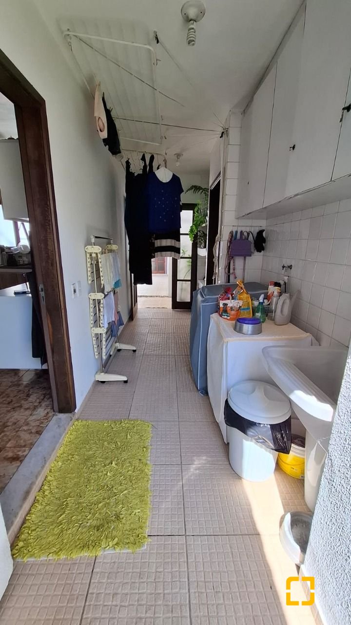 Casa com 400m², 5 quartos (sendo 1 suíte), no bairro Itaguaçu em Florianópolis