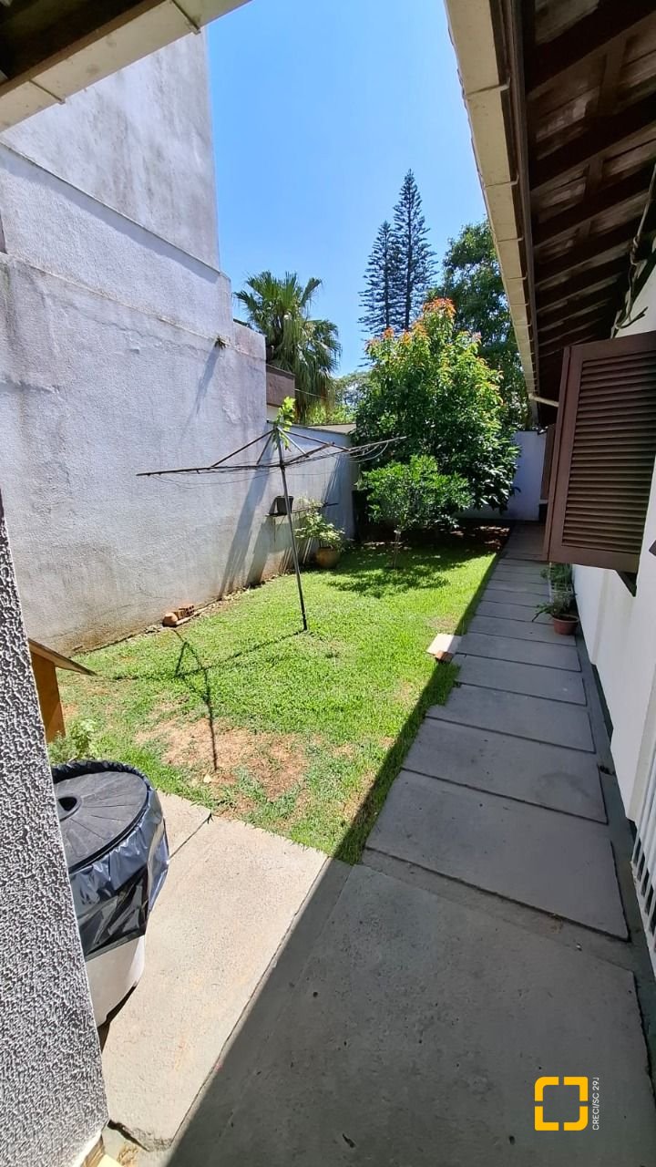 Casa com 400m², 5 quartos (sendo 1 suíte), no bairro Itaguaçu em Florianópolis