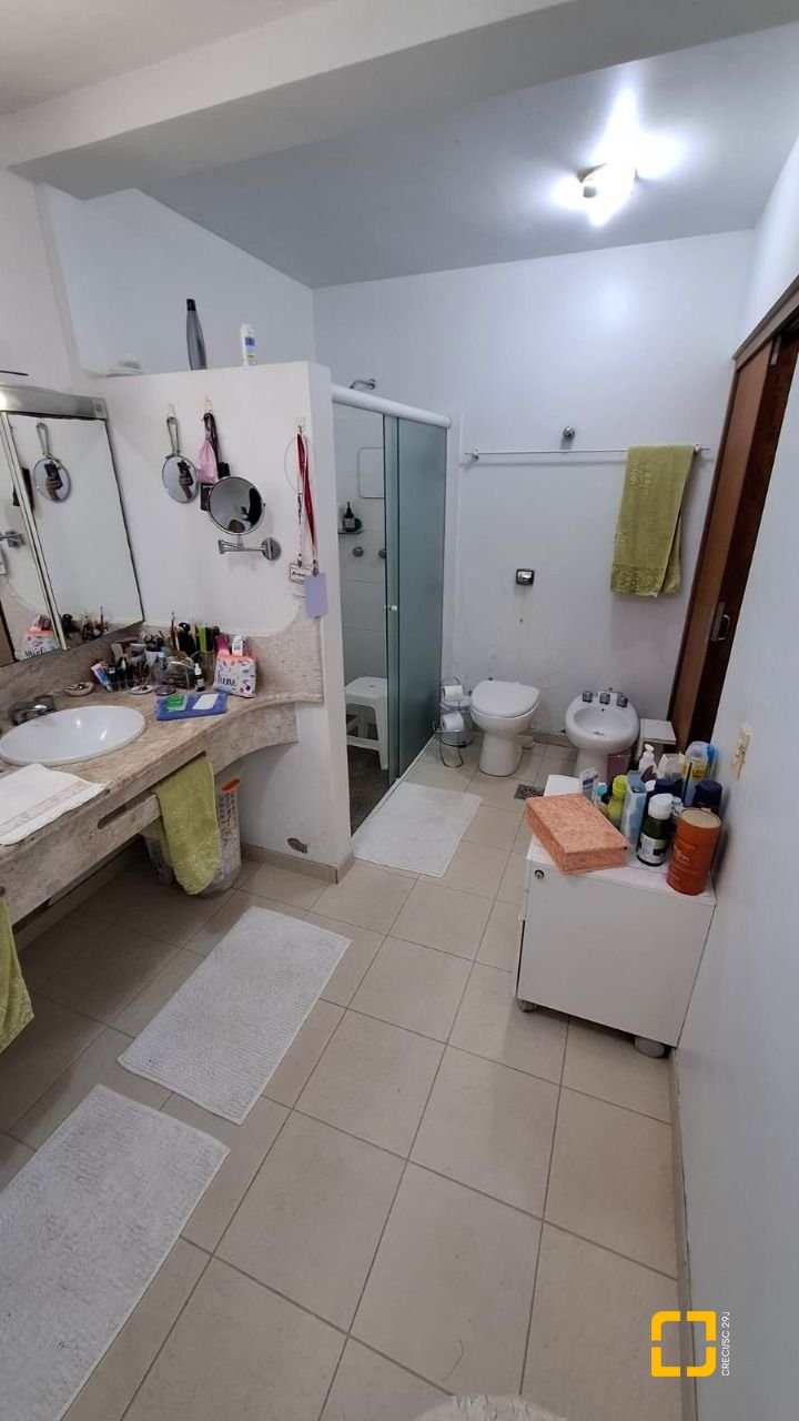 Casa com 400m², 5 quartos (sendo 1 suíte), no bairro Itaguaçu em Florianópolis
