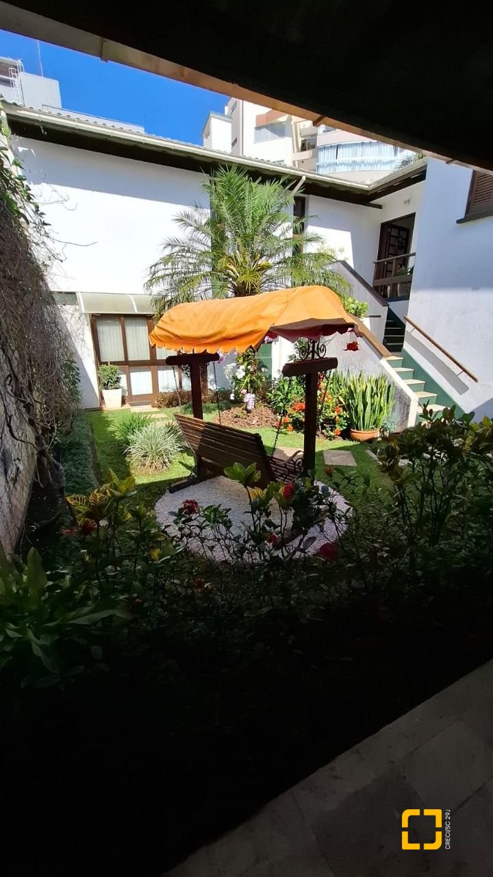 Casa com 400m², 5 quartos (sendo 1 suíte), no bairro Itaguaçu em Florianópolis