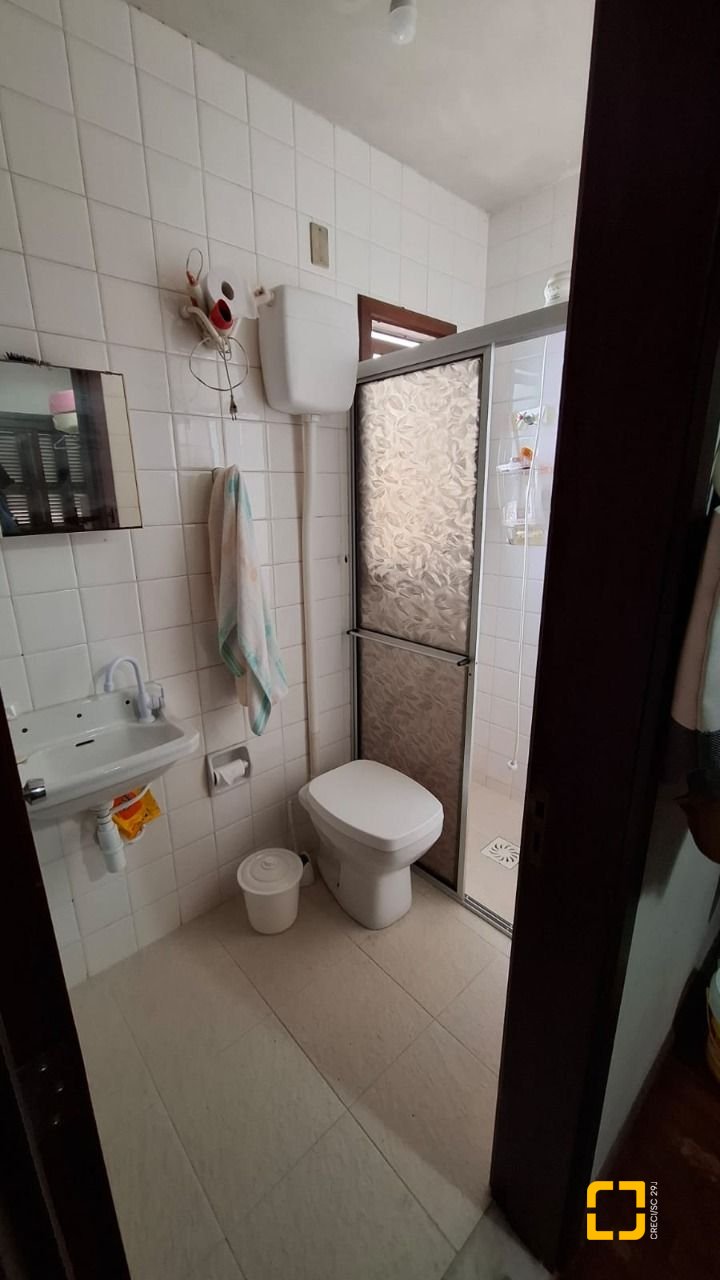 Casa com 400m², 5 quartos (sendo 1 suíte), no bairro Itaguaçu em Florianópolis