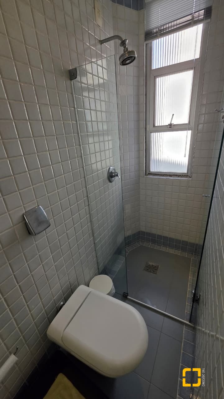 Apartamento com 226m², 3 quartos (sendo 1 suíte), 2 garagens, no bairro Beira Mar em Florianópolis