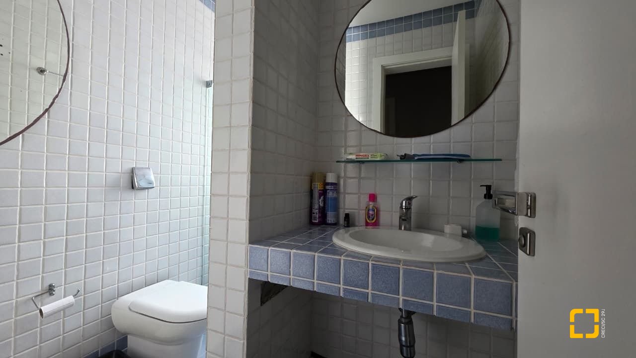 Apartamento com 226m², 3 quartos (sendo 1 suíte), 2 garagens, no bairro Beira Mar em Florianópolis