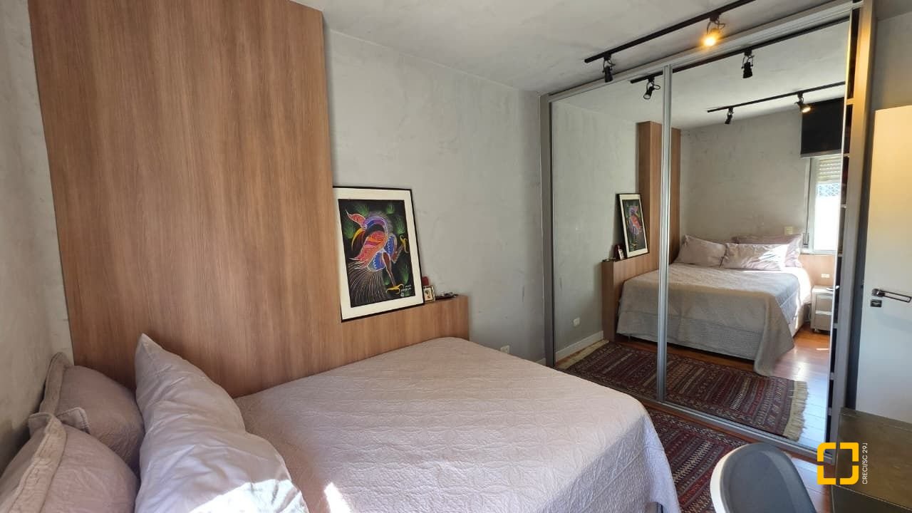 Apartamento com 226m², 3 quartos (sendo 1 suíte), 2 garagens, no bairro Beira Mar em Florianópolis