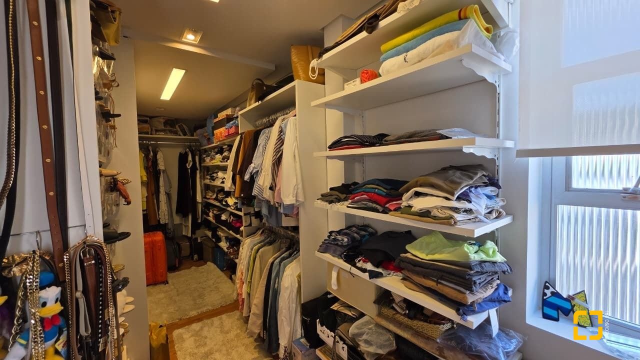 Apartamento com 226m², 3 quartos (sendo 1 suíte), 2 garagens, no bairro Beira Mar em Florianópolis
