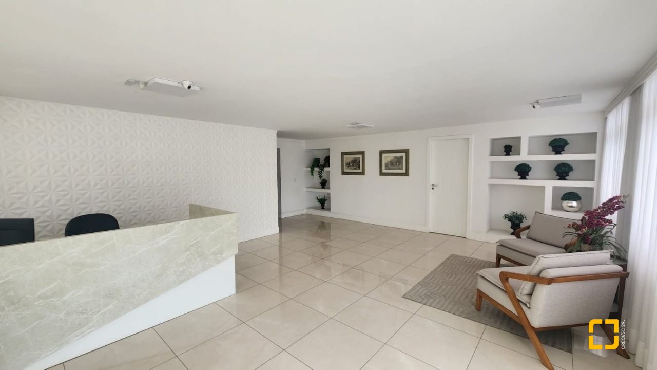 Apartamento com 226m², 3 quartos (sendo 1 suíte), 2 garagens, no bairro Beira Mar em Florianópolis