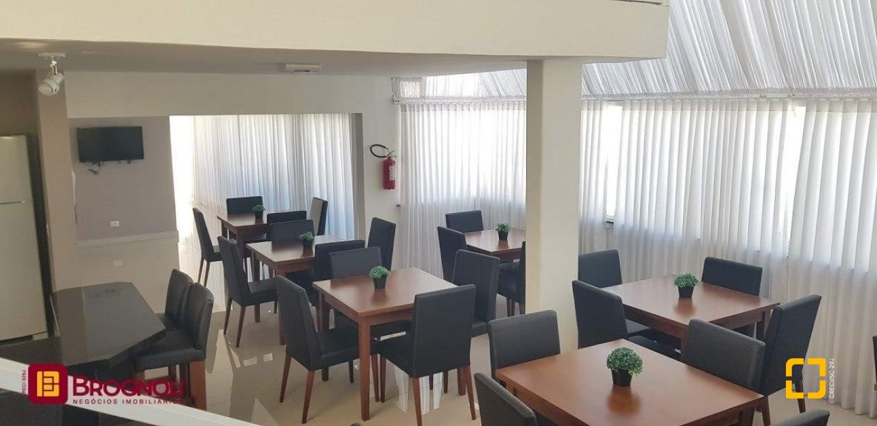 Apartamento com 226m², 3 quartos (sendo 1 suíte), 2 garagens, no bairro Beira Mar em Florianópolis