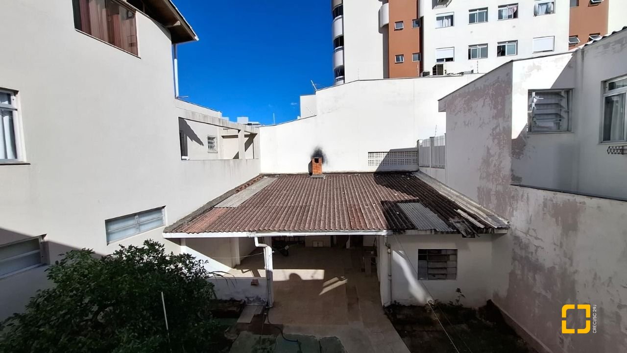 Casa com 345m², 2 garagens, no bairro Canto em Florianópolis