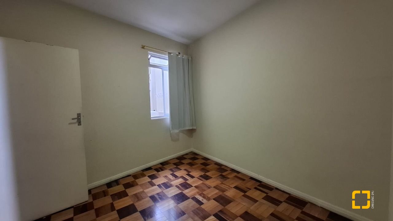 Casa com 345m², 2 garagens, no bairro Canto em Florianópolis