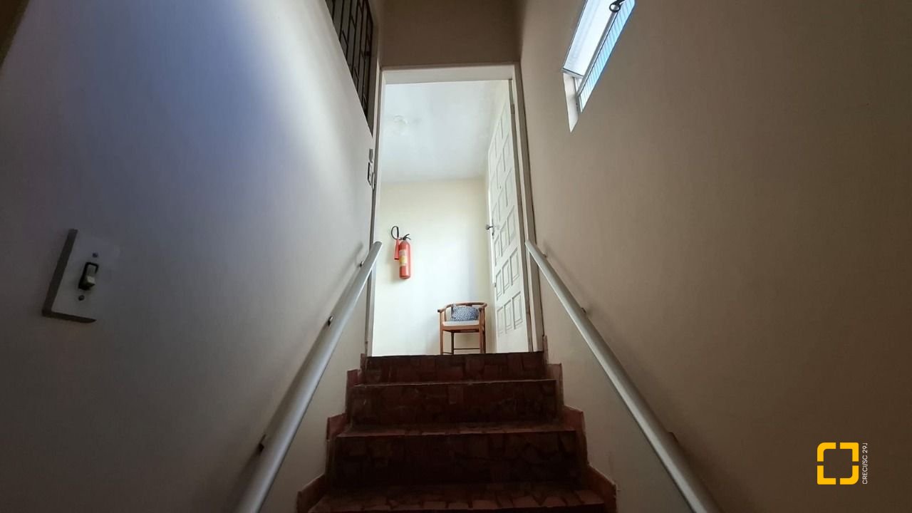 Casa com 345m², 2 garagens, no bairro Canto em Florianópolis