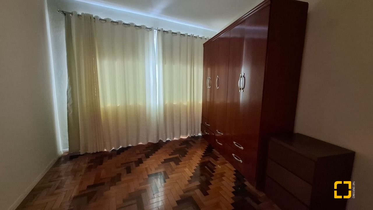Casa com 345m², 2 garagens, no bairro Canto em Florianópolis