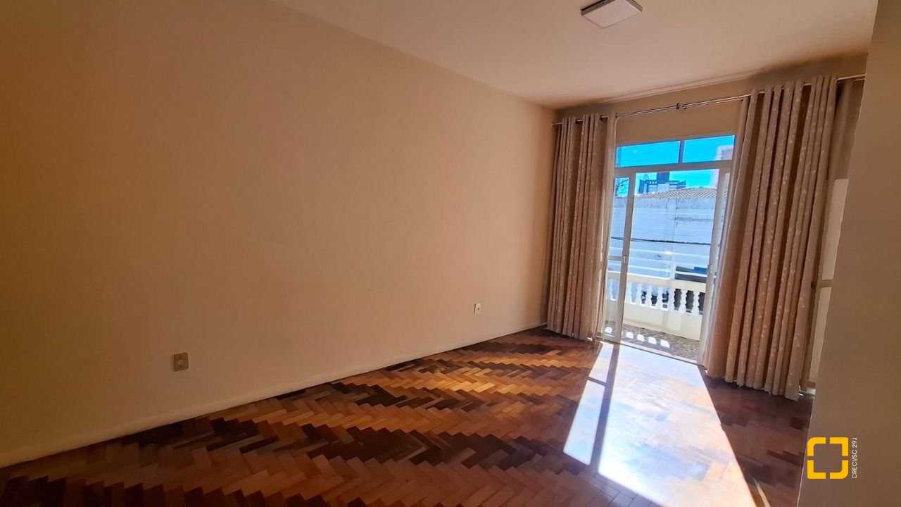 Casa com 345m², 2 garagens, no bairro Canto em Florianópolis