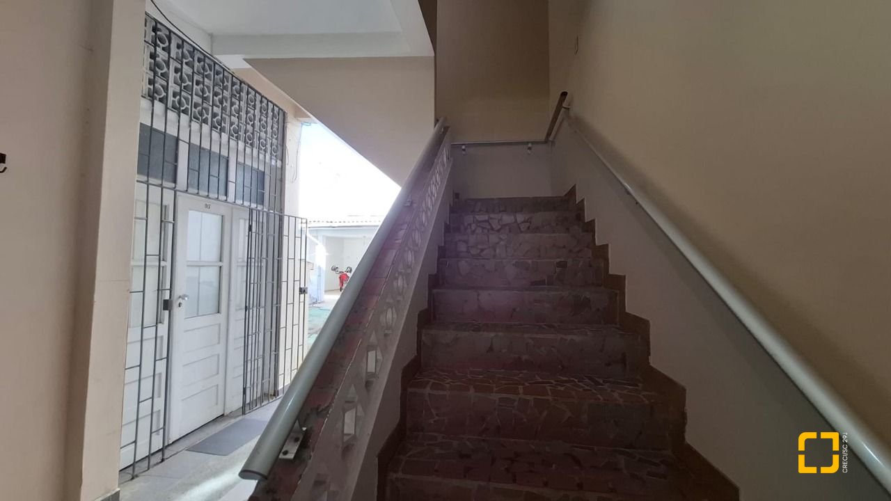 Casa com 345m², 2 garagens, no bairro Canto em Florianópolis