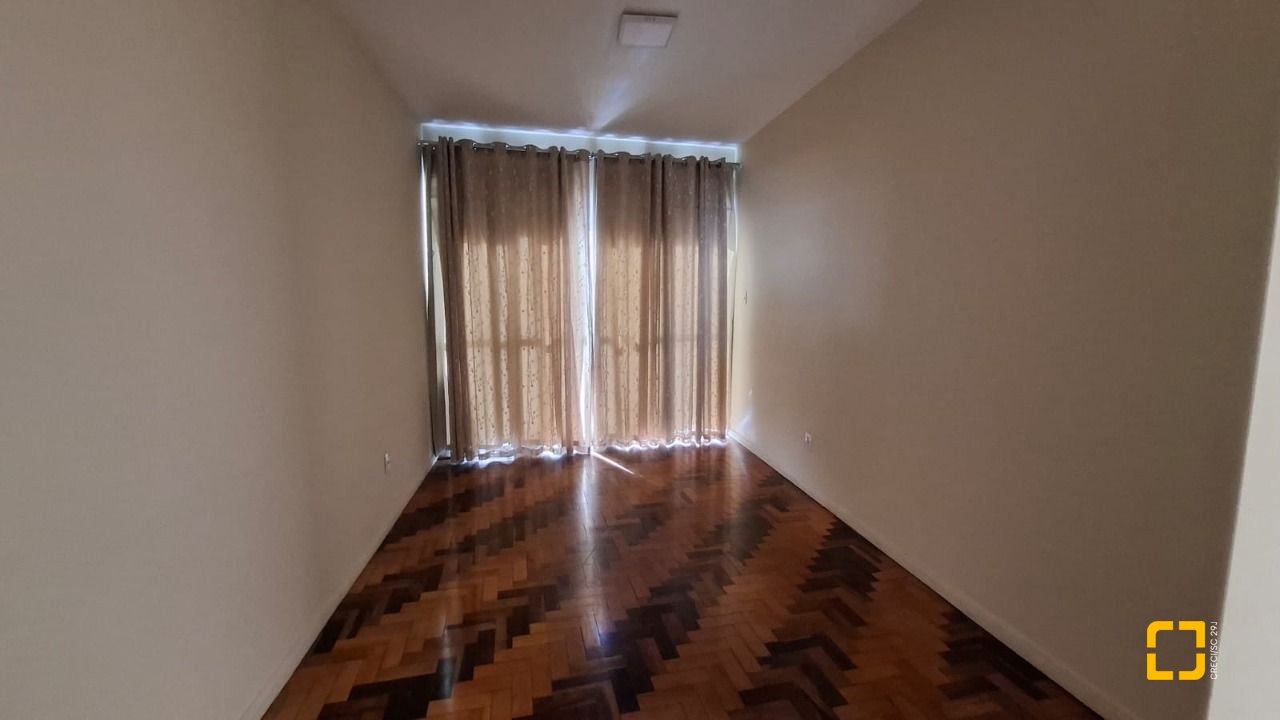 Casa com 345m², 2 garagens, no bairro Canto em Florianópolis