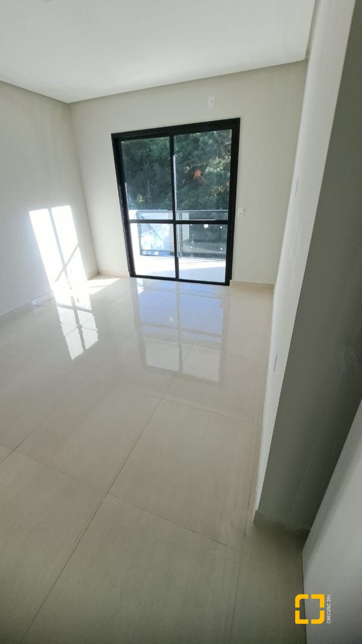 Casa com 140m², 3 quartos (sendo 1 suíte), 2 garagens, no bairro Ingleses do Rio Vermelho em Florianópolis