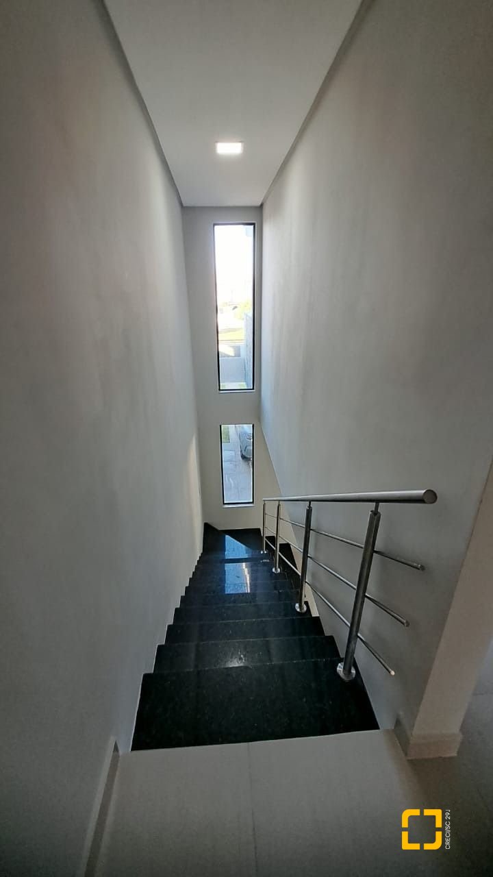 Casa com 140m², 3 quartos (sendo 1 suíte), 2 garagens, no bairro Ingleses do Rio Vermelho em Florianópolis