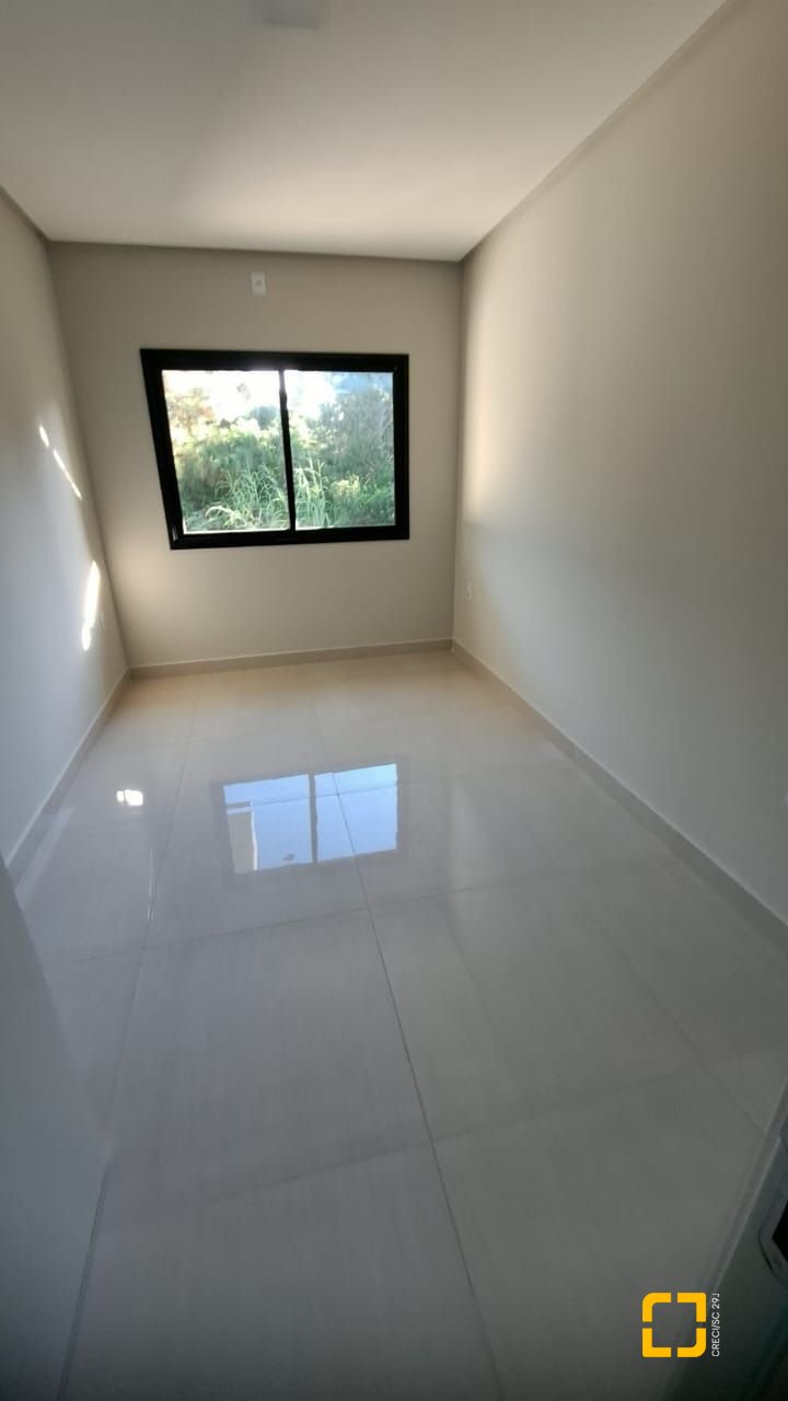 Casa com 140m², 3 quartos (sendo 1 suíte), 2 garagens, no bairro Ingleses do Rio Vermelho em Florianópolis