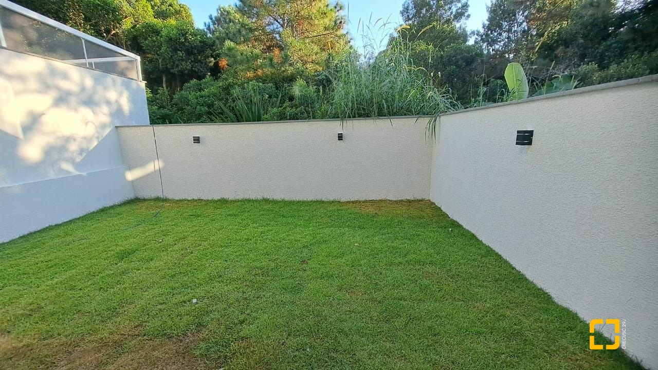 Casa com 140m², 3 quartos (sendo 1 suíte), 2 garagens, no bairro Ingleses do Rio Vermelho em Florianópolis