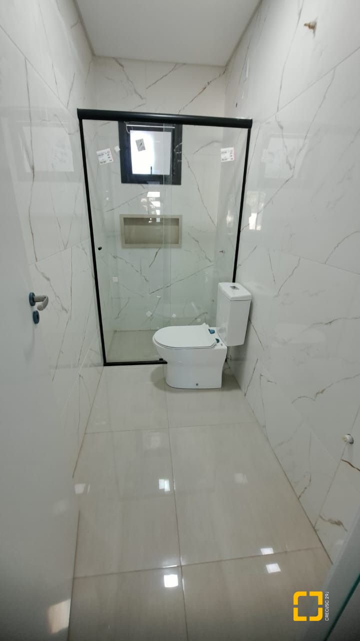 Casa com 140m², 3 quartos (sendo 1 suíte), 2 garagens, no bairro Ingleses do Rio Vermelho em Florianópolis