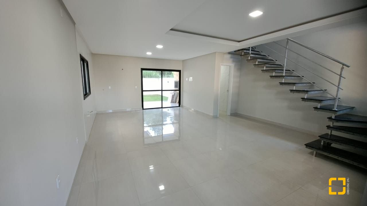 Casa com 140m², 3 quartos (sendo 1 suíte), 2 garagens, no bairro Ingleses do Rio Vermelho em Florianópolis