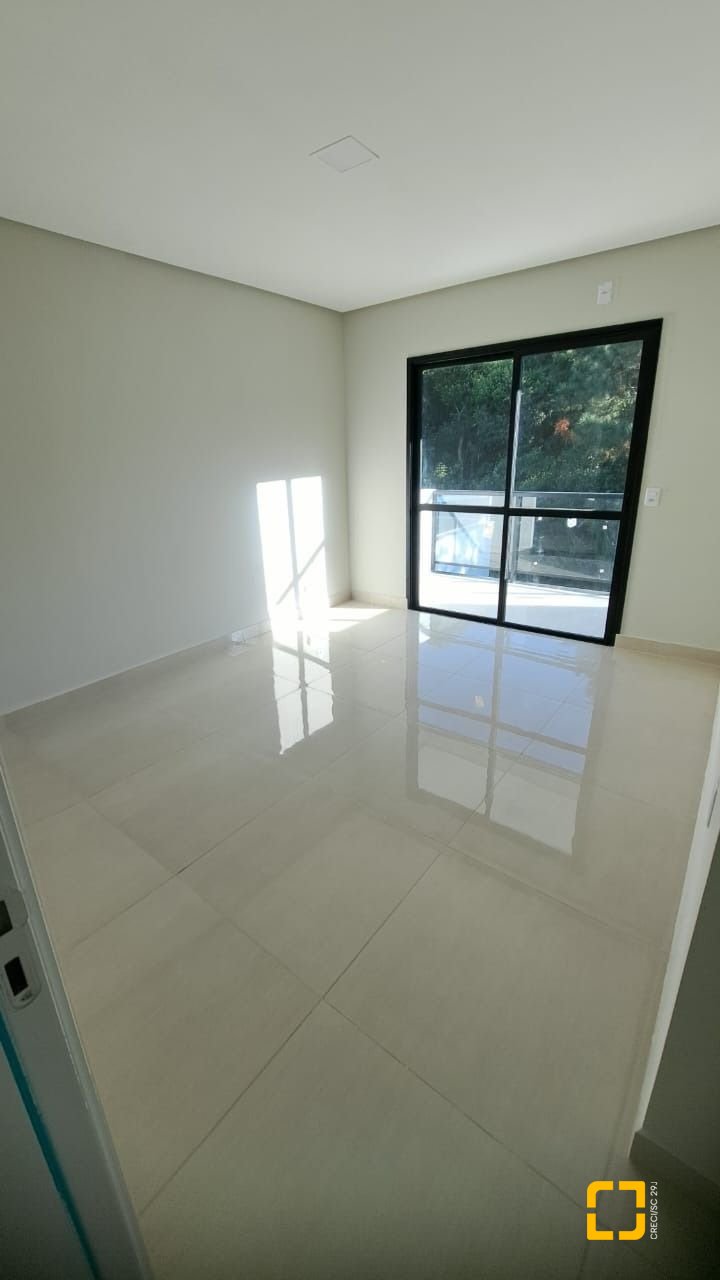 Casa com 140m², 3 quartos (sendo 1 suíte), 2 garagens, no bairro Ingleses do Rio Vermelho em Florianópolis