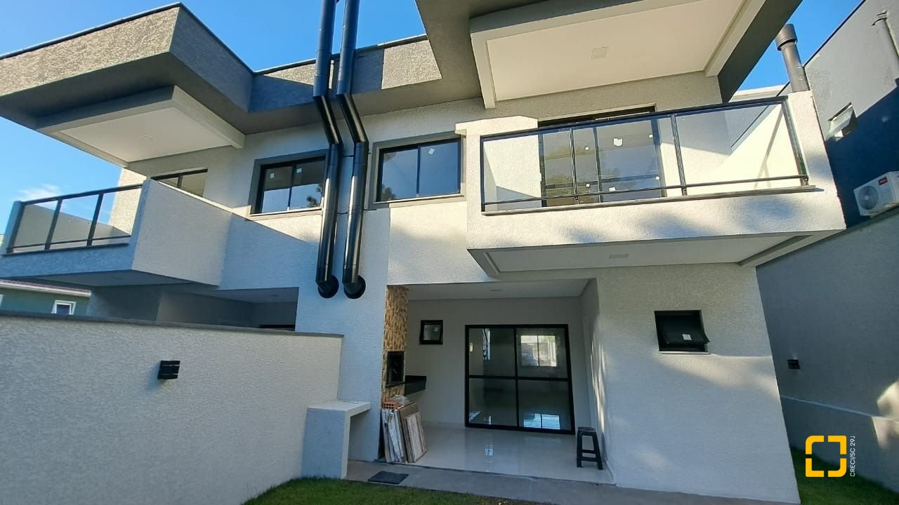Casa com 140m², 3 quartos (sendo 1 suíte), 2 garagens, no bairro Ingleses do Rio Vermelho em Florianópolis