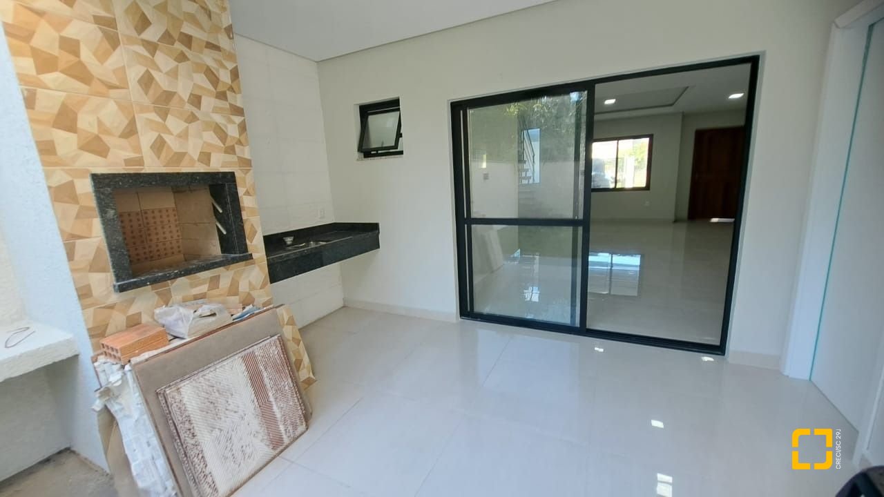 Casa com 140m², 3 quartos (sendo 1 suíte), 2 garagens, no bairro Ingleses do Rio Vermelho em Florianópolis