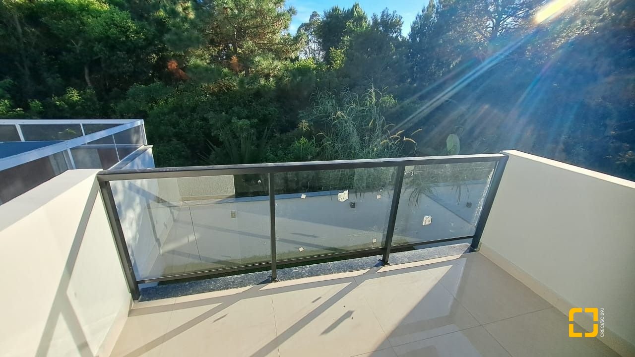 Casa com 140m², 3 quartos (sendo 1 suíte), 2 garagens, no bairro Ingleses do Rio Vermelho em Florianópolis