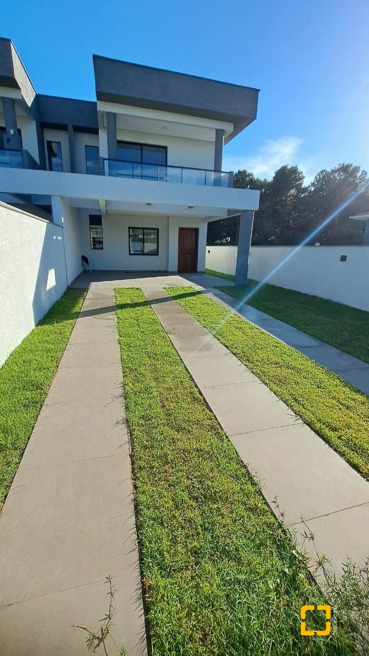 Casa com 140m², 3 quartos (sendo 1 suíte), 2 garagens, no bairro Ingleses do Rio Vermelho em Florianópolis