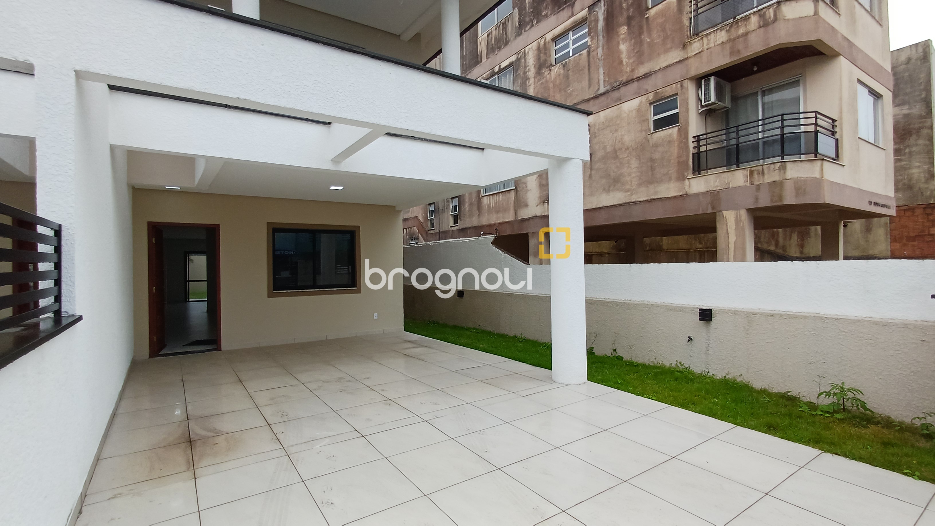Casa com 140m², 3 quartos (sendo 1 suíte), 2 garagens, no bairro Ingleses do Rio Vermelho em Florianópolis