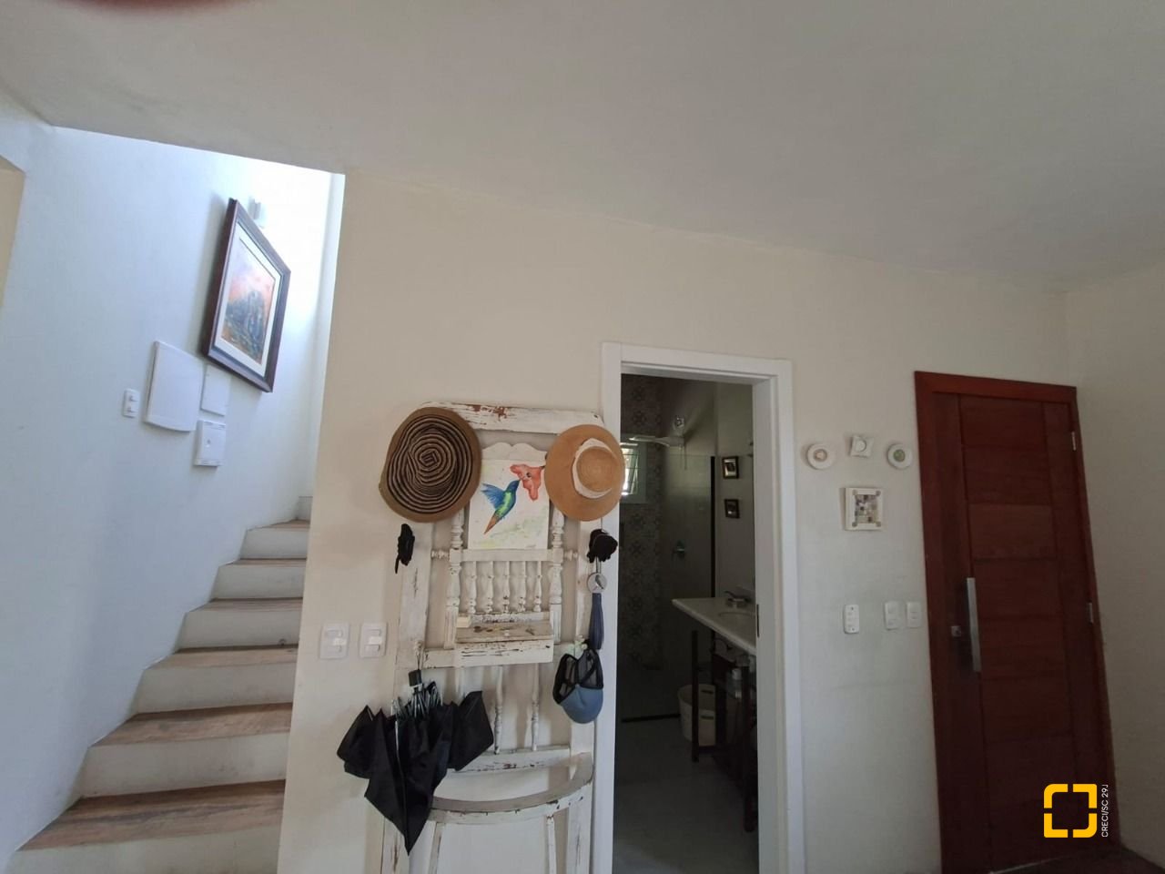 Casa com 190m², 2 quartos (sendo 2 suítes), 2 garagens, no bairro Ponta das Canas em Florianópolis