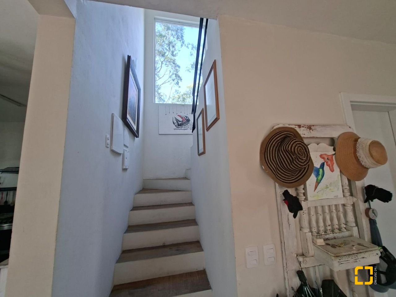 Casa com 190m², 2 quartos (sendo 2 suítes), 2 garagens, no bairro Ponta das Canas em Florianópolis