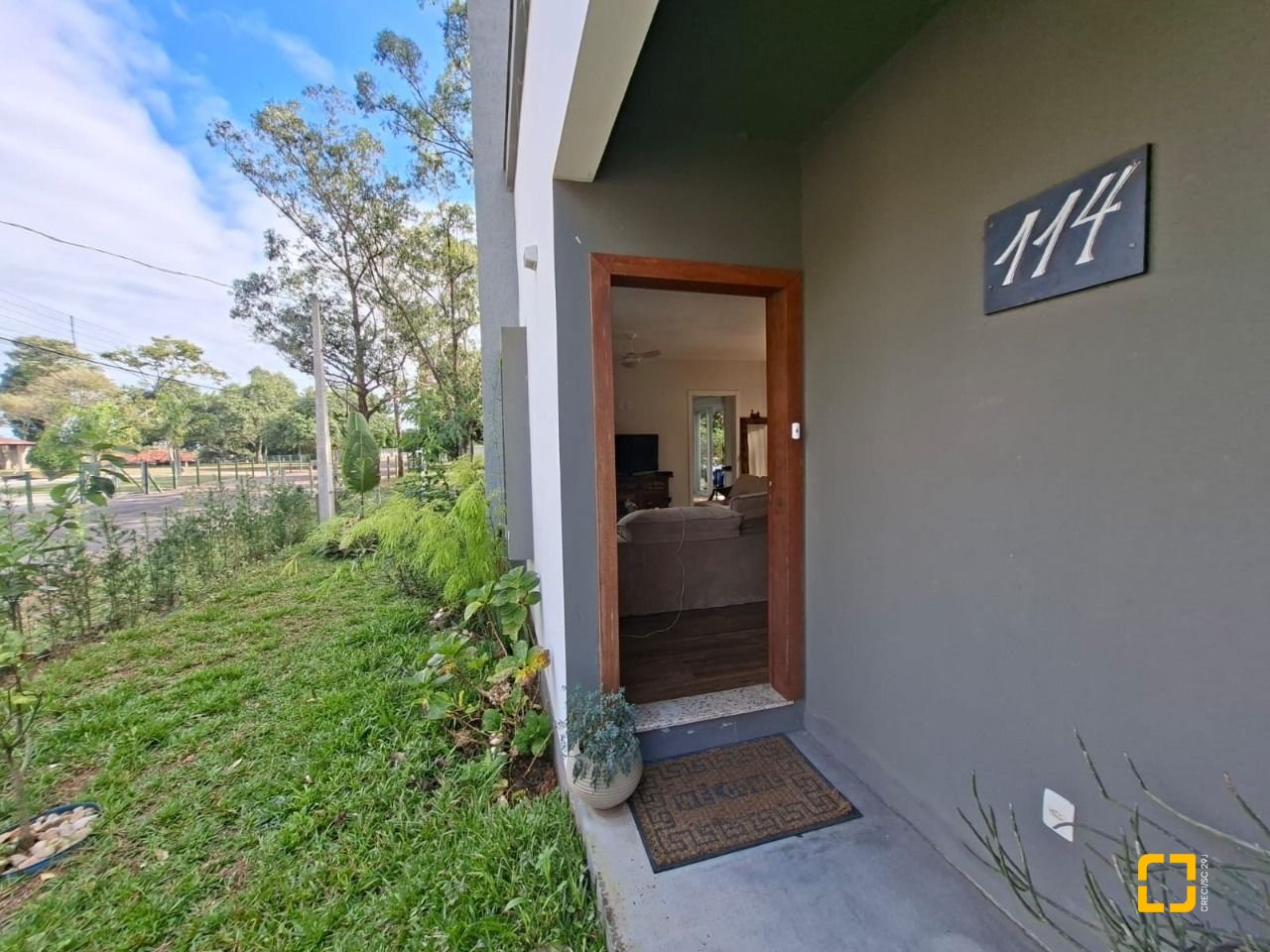 Casa com 190m², 2 quartos (sendo 2 suítes), 2 garagens, no bairro Ponta das Canas em Florianópolis