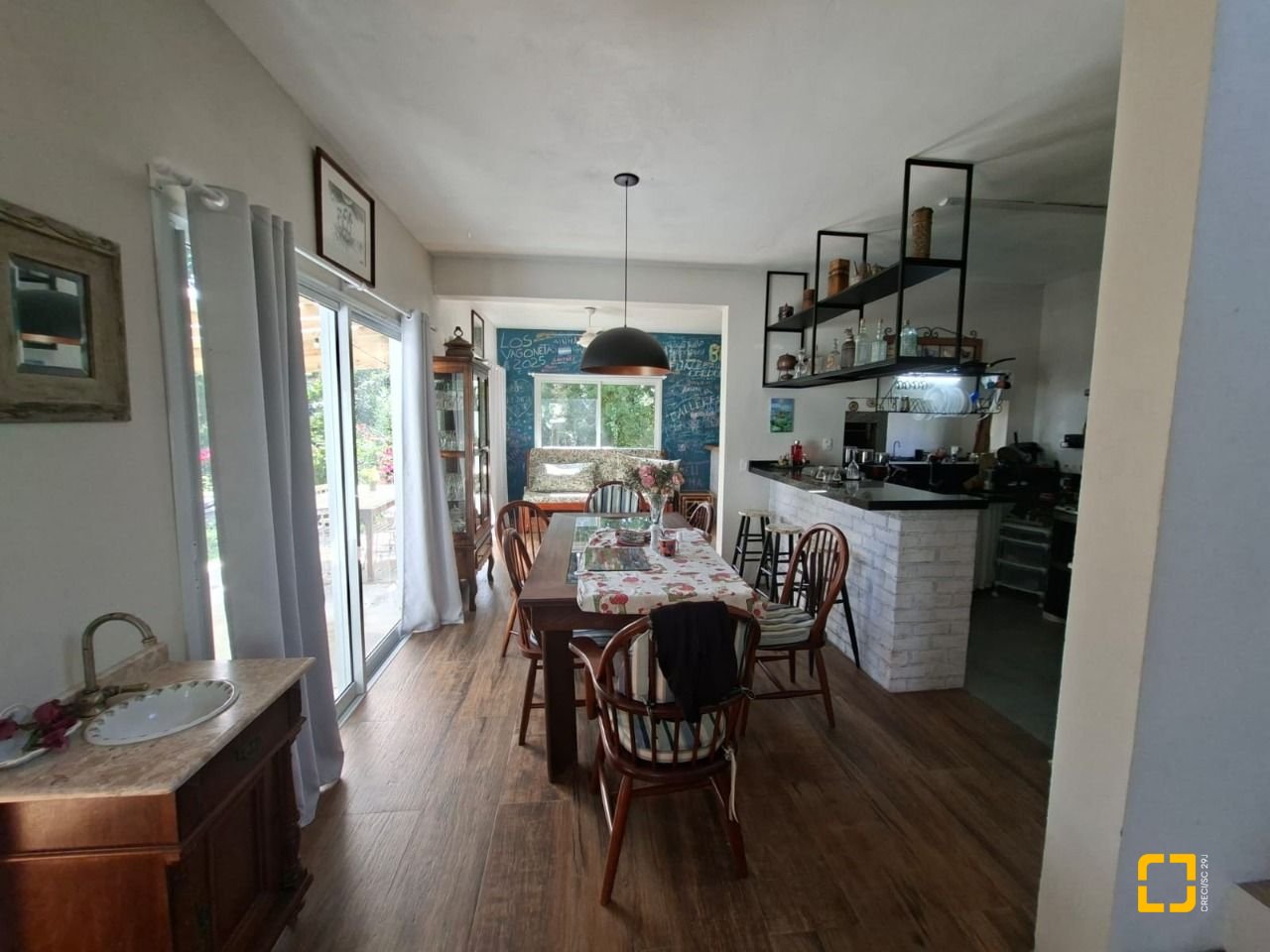 Casa com 190m², 2 quartos (sendo 2 suítes), 2 garagens, no bairro Ponta das Canas em Florianópolis