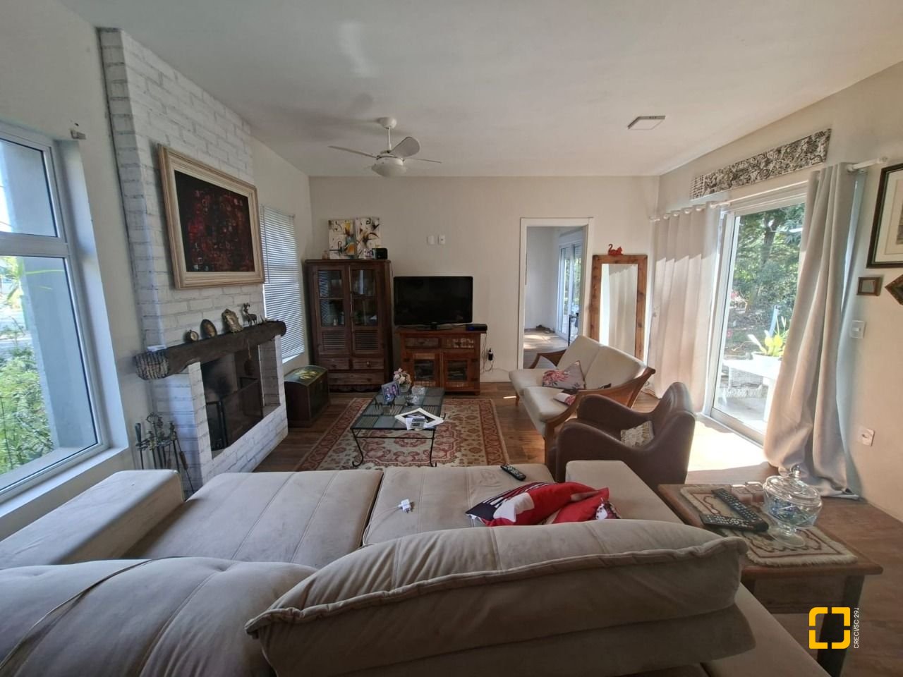 Casa com 190m², 2 quartos (sendo 2 suítes), 2 garagens, no bairro Ponta das Canas em Florianópolis