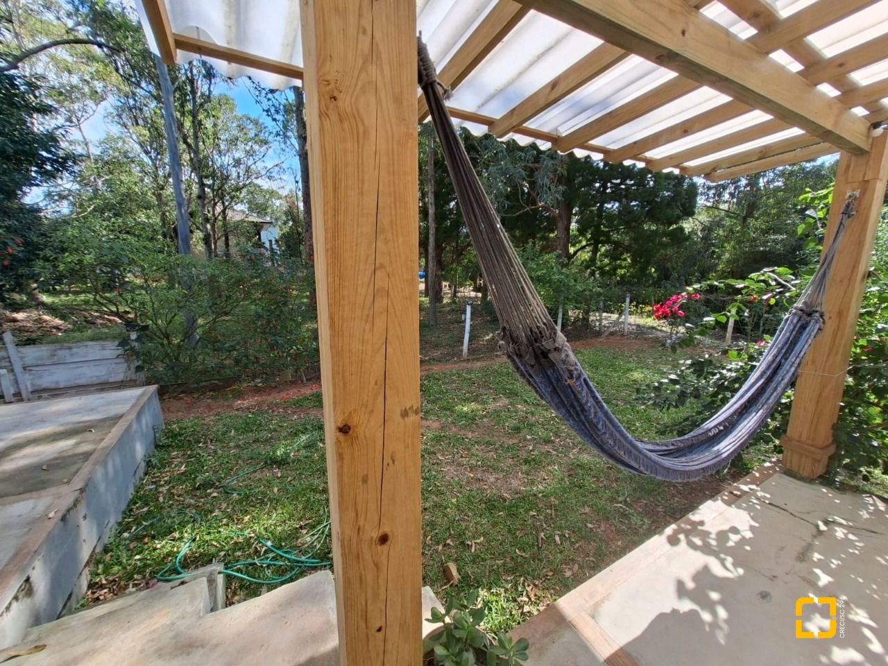 Casa com 190m², 2 quartos (sendo 2 suítes), 2 garagens, no bairro Ponta das Canas em Florianópolis