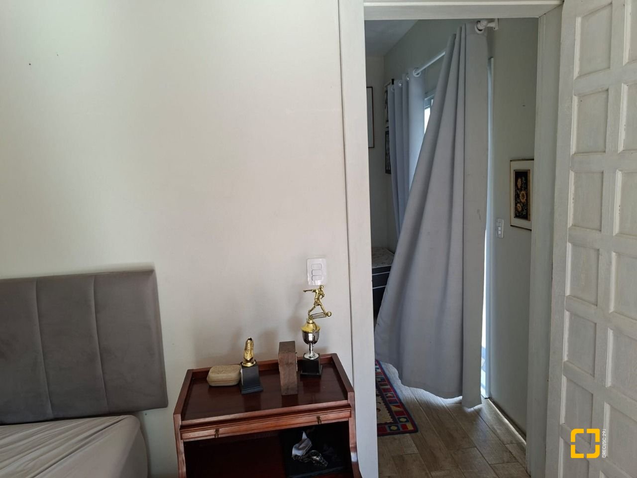 Casa com 190m², 2 quartos (sendo 2 suítes), 2 garagens, no bairro Ponta das Canas em Florianópolis