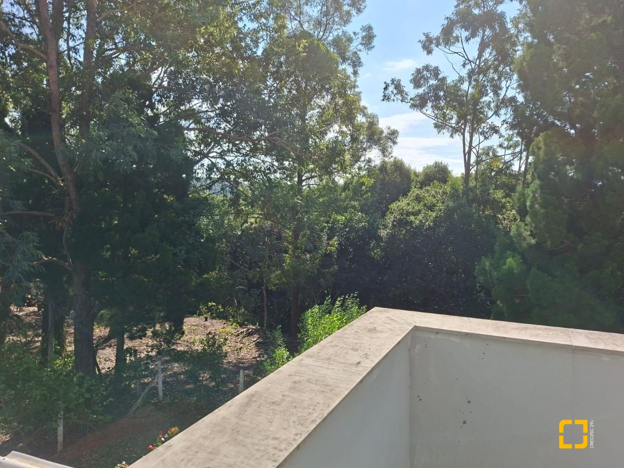 Casa com 190m², 2 quartos (sendo 2 suítes), 2 garagens, no bairro Ponta das Canas em Florianópolis