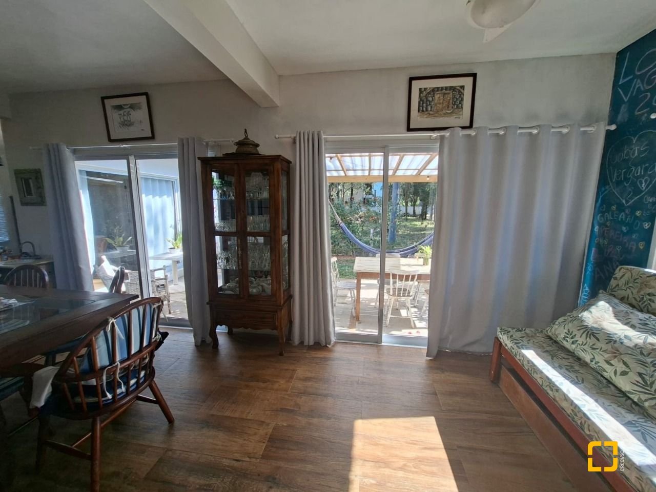 Casa com 190m², 2 quartos (sendo 2 suítes), 2 garagens, no bairro Ponta das Canas em Florianópolis