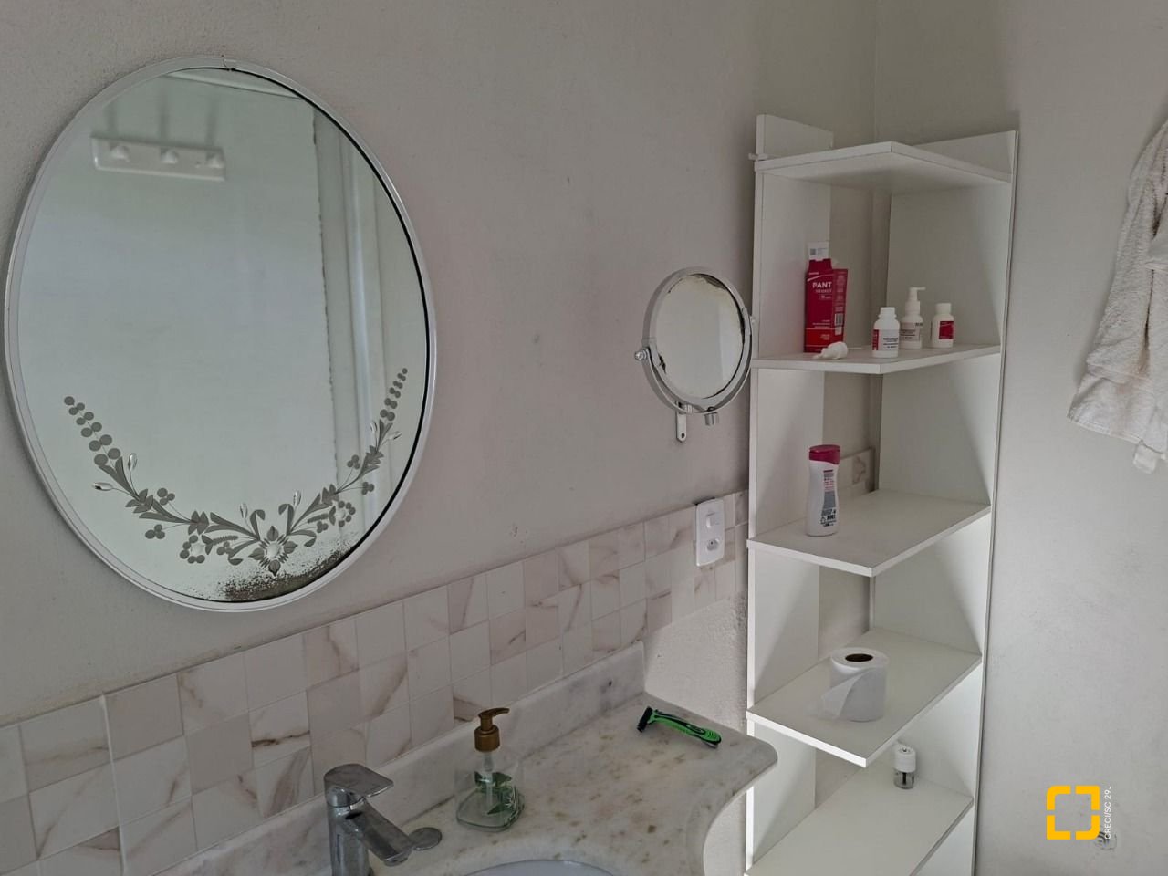 Casa com 190m², 2 quartos (sendo 2 suítes), 2 garagens, no bairro Ponta das Canas em Florianópolis