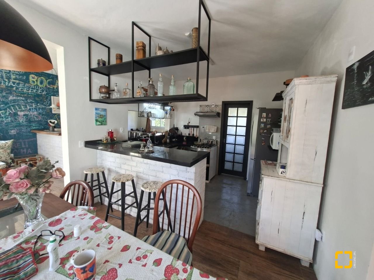 Casa com 190m², 2 quartos (sendo 2 suítes), 2 garagens, no bairro Ponta das Canas em Florianópolis