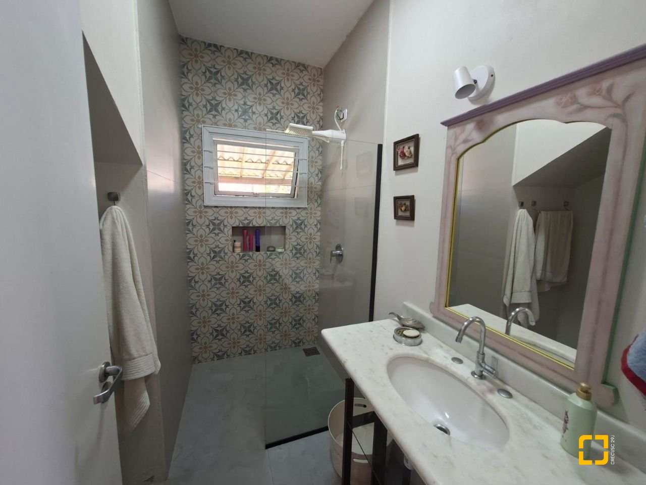 Casa com 190m², 2 quartos (sendo 2 suítes), 2 garagens, no bairro Ponta das Canas em Florianópolis