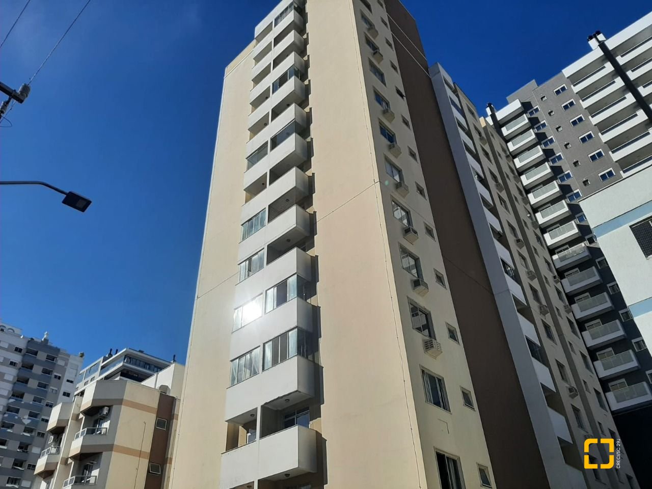 Apartamento com 41m², 1 quarto, 1 garagem, no bairro Campinas em São José