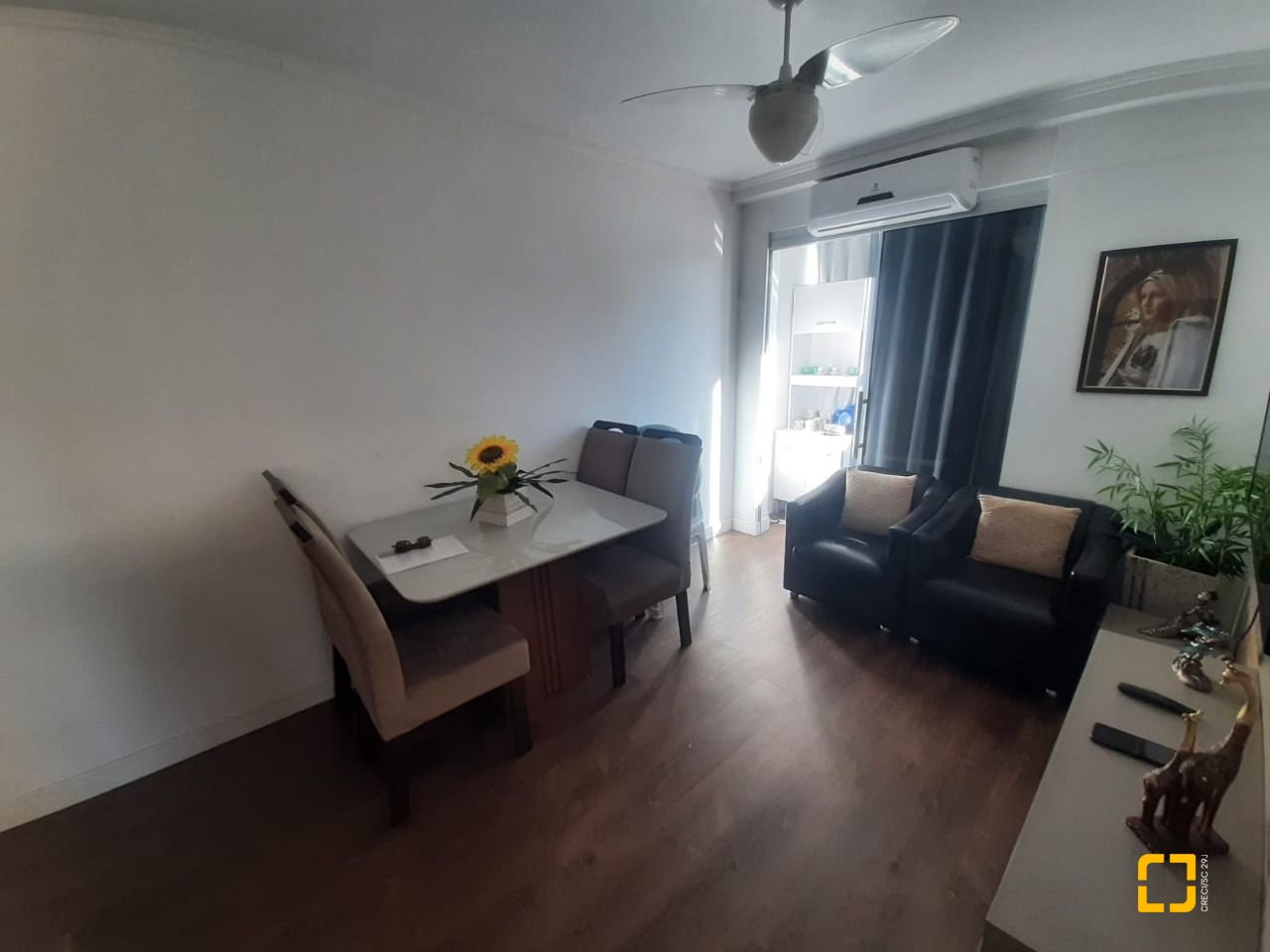Apartamento com 41m², 1 quarto, 1 garagem, no bairro Campinas em São José