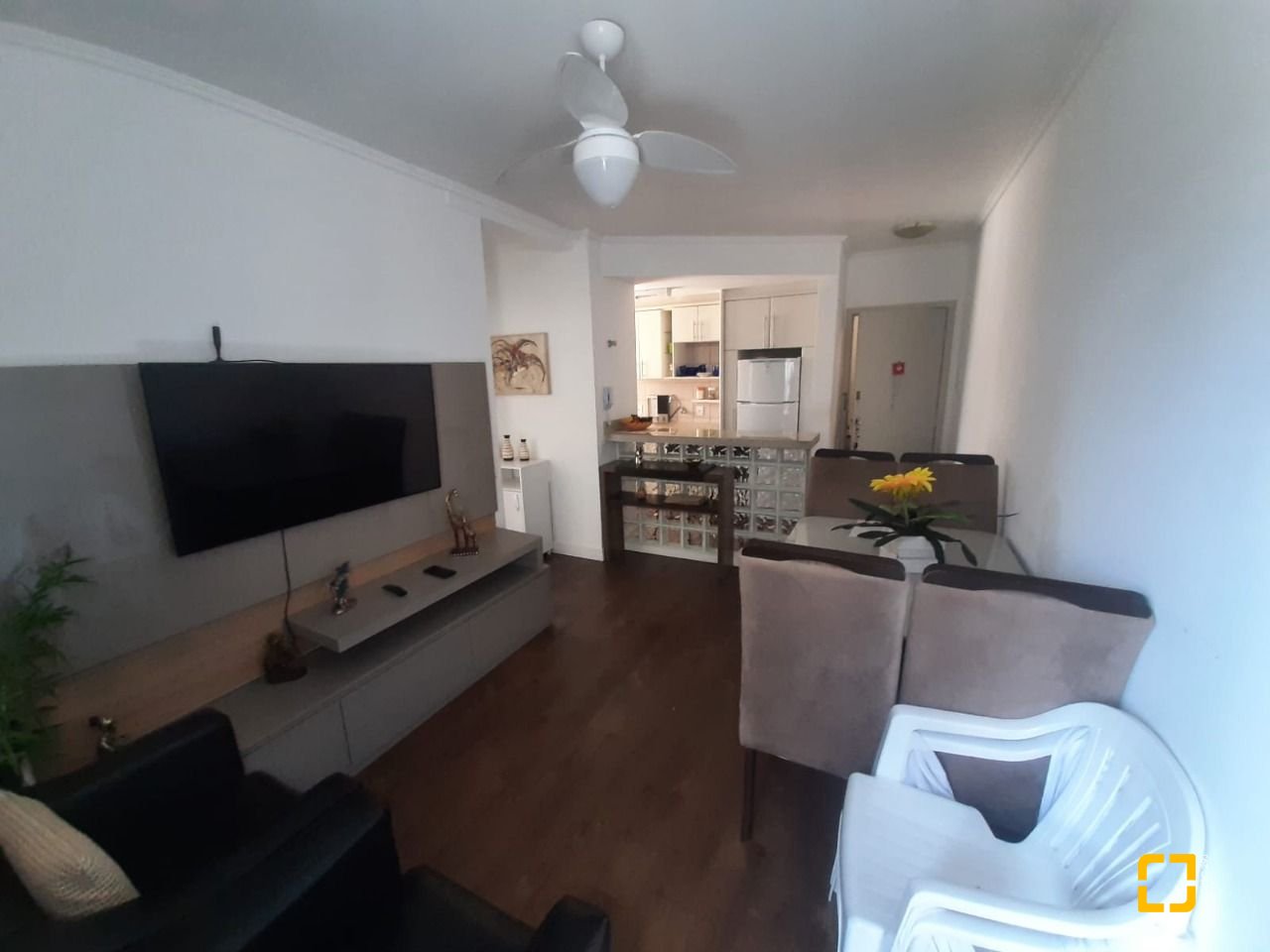 Apartamento com 41m², 1 quarto, 1 garagem, no bairro Campinas em São José
