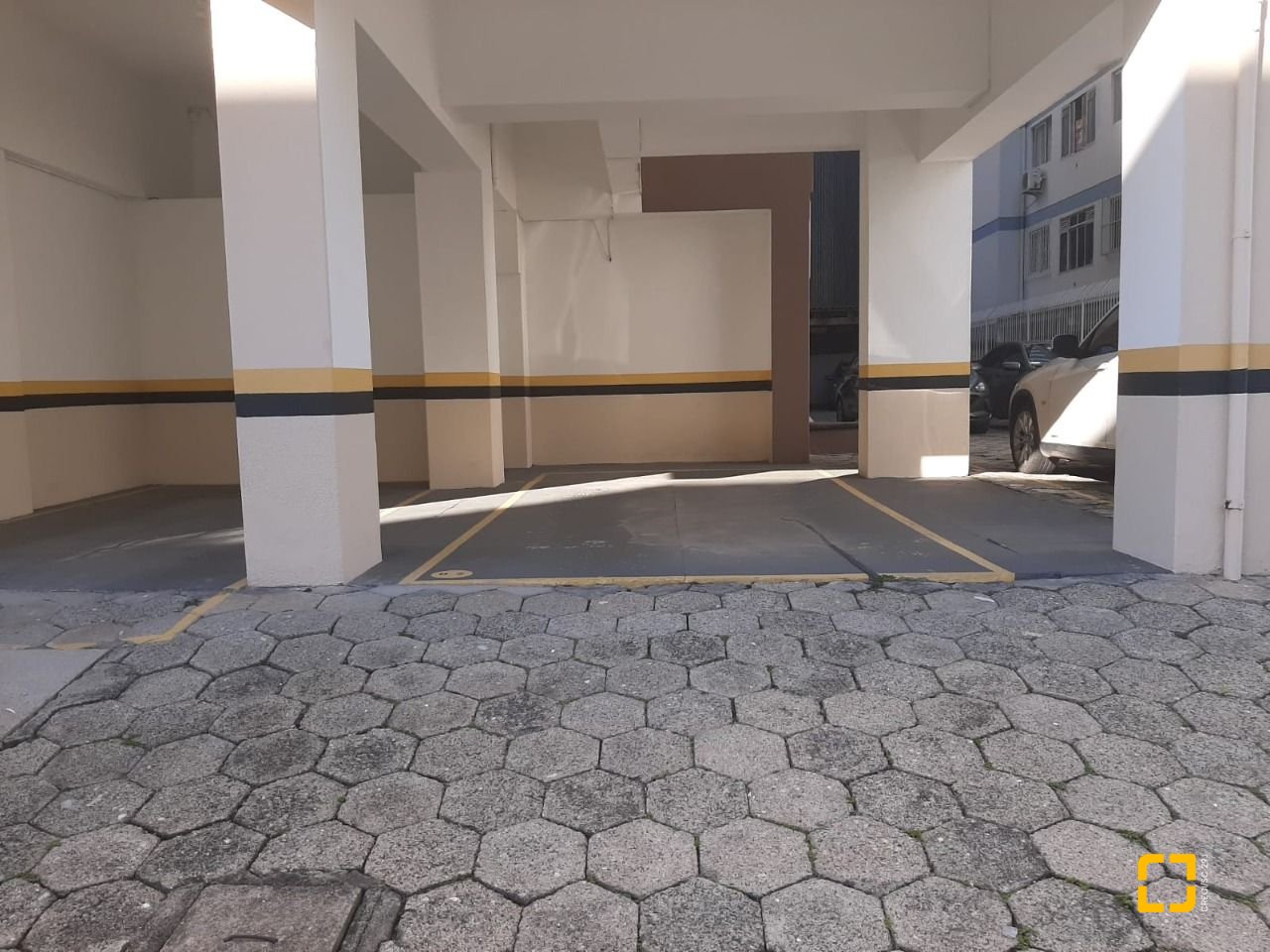 Apartamento com 41m², 1 quarto, 1 garagem, no bairro Campinas em São José