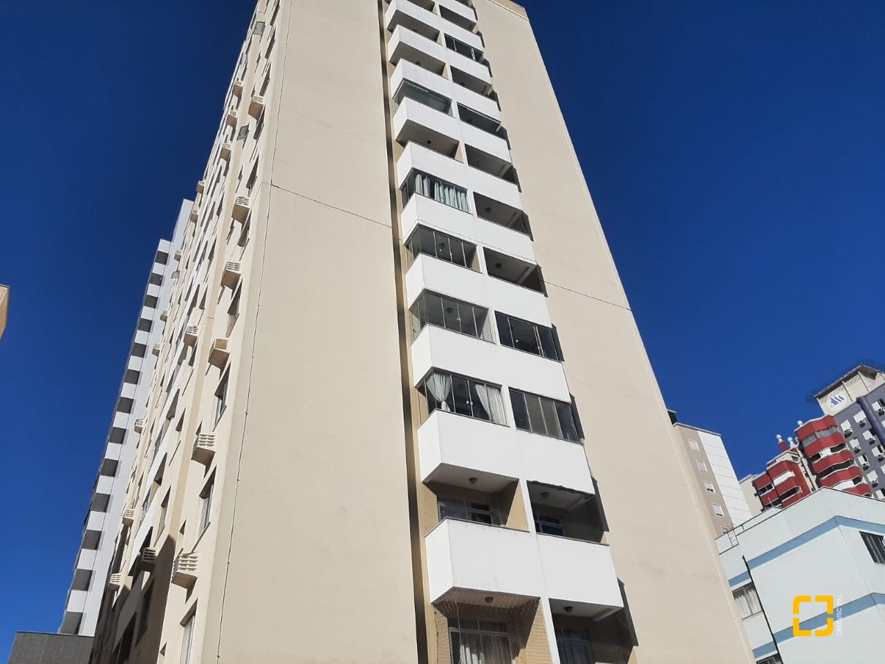 Apartamento com 41m², 1 quarto, 1 garagem, no bairro Campinas em São José