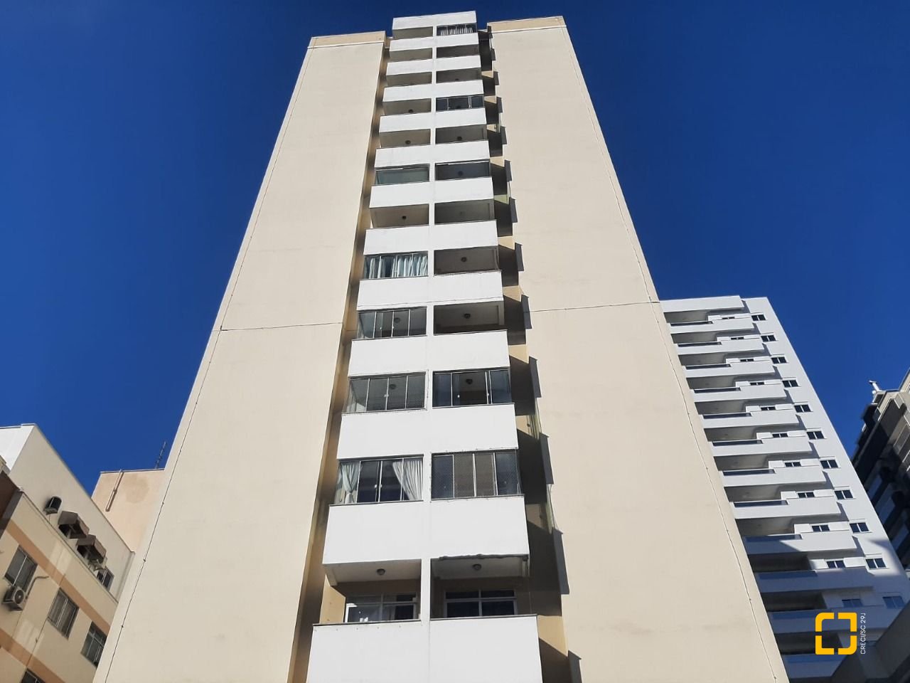 Apartamento com 41m², 1 quarto, 1 garagem, no bairro Campinas em São José