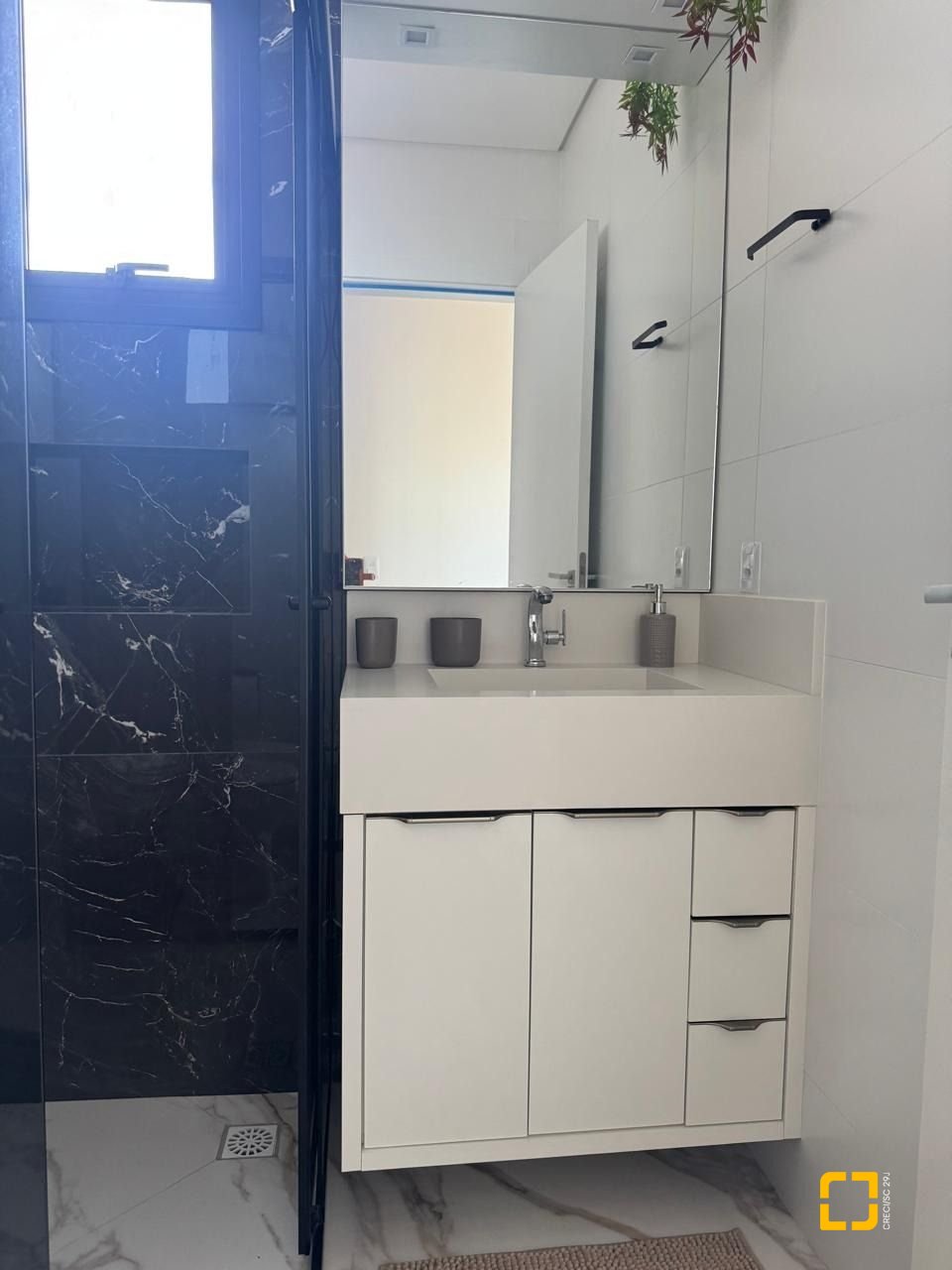 Apartamento com 68m², 3 quartos (sendo 1 suíte), 1 garagem, no bairro Ingleses em Florianópolis