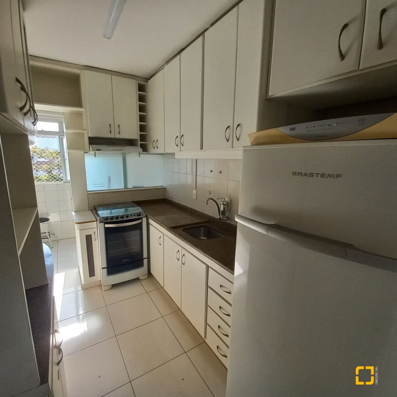 Apartamento com 68m², 3 quartos, 1 garagem, no bairro Barreiros em São José